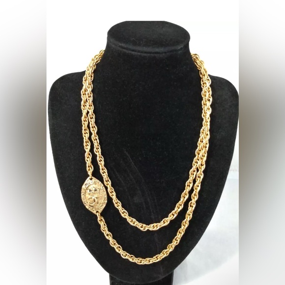 Chanel vintage gold-tone chain necklace with medallion - Picture 1 of 7